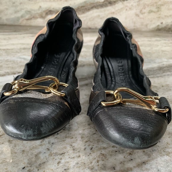 Burberry Ballet Flat with Gold Horsebit - Picture 5 of 6